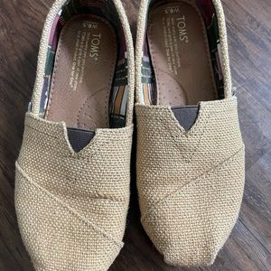 Women’s tom’s burlap size 6 1/2